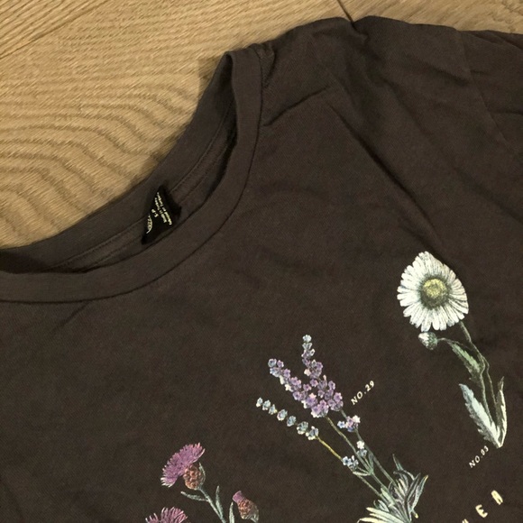 Urban Outfitters cropped casual longsleeve top. Size S - Picture 3 of 3